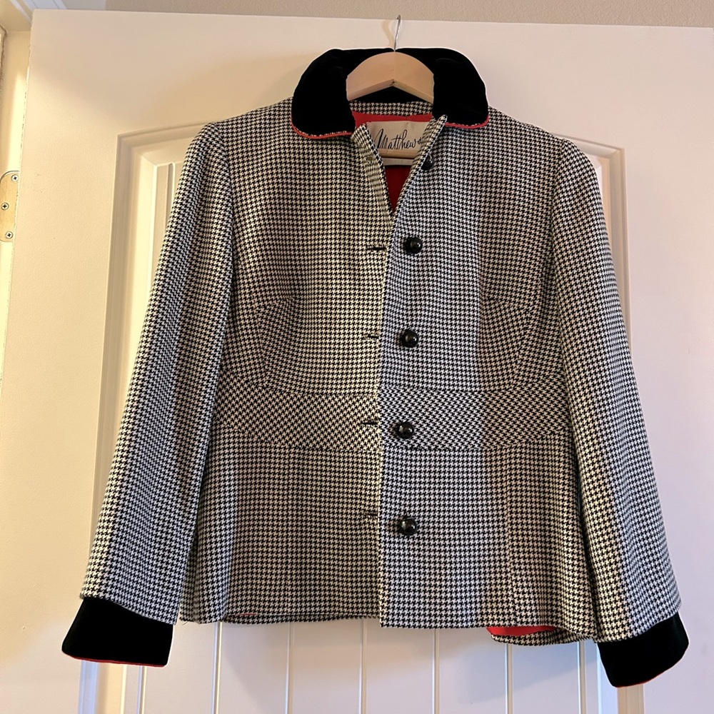 Vintage 1970’s Tailored Houndstooth Women’s Jacket with Red Lining.  Size Small.